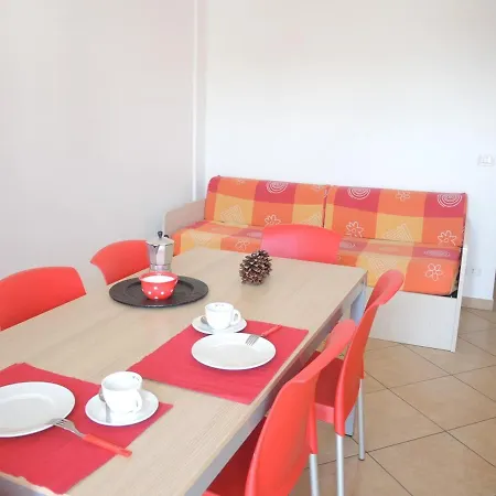 Colorful Modern Flat Next To The - Beahost Апартаменты
