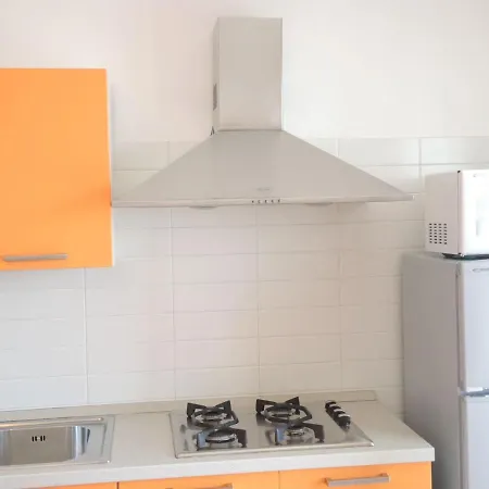 Colorful Modern Flat Next To The - Beahost Апартаменты *
