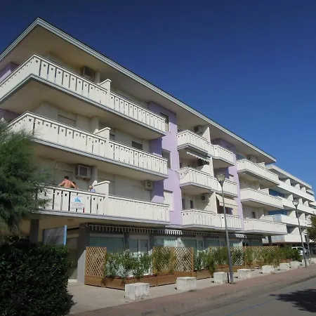 Colorful Modern Flat Next To The Daire