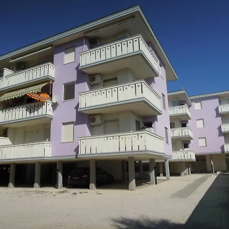 Daire Colorful Modern Flat Next To The