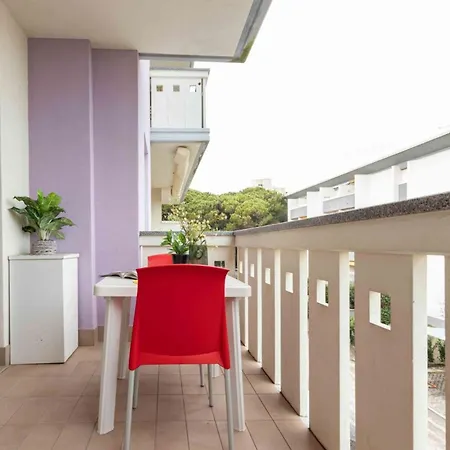 Colorful Modern Flat Next To The Bibione