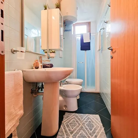 Daire Colorful Modern Flat Next To The Bibione