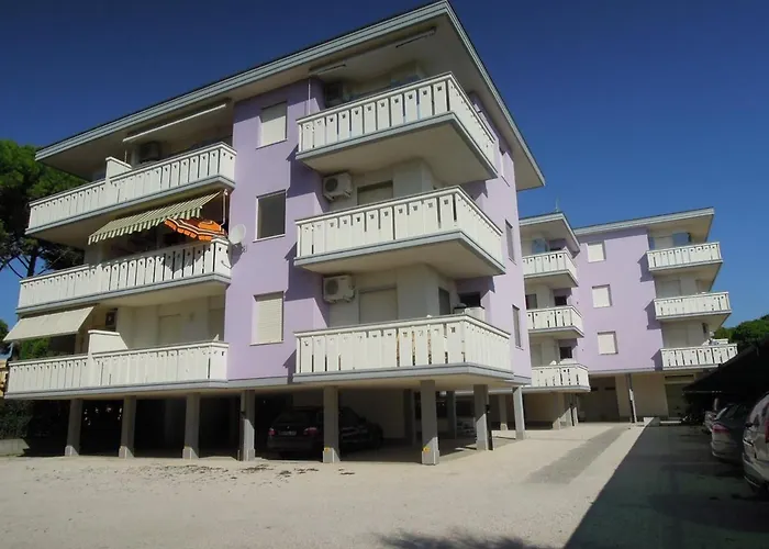 Apartment Colorful Modern Flat Next To The